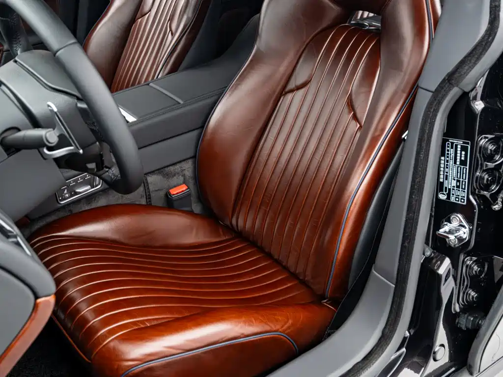 Aston Martin Rapide 2013 — фото 14