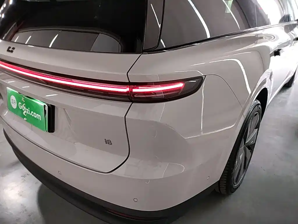 Li Auto i8 2025 — фото 8