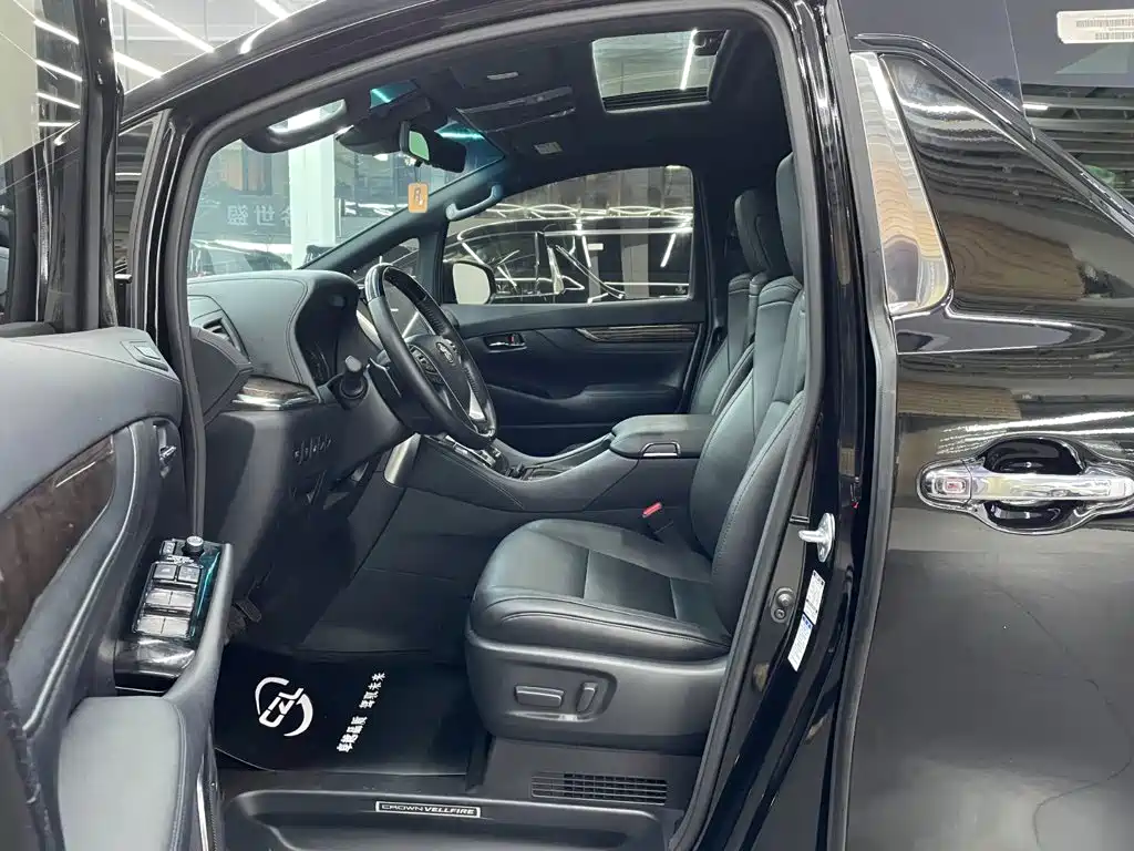 Toyota Vellfire 2022 — фото 8