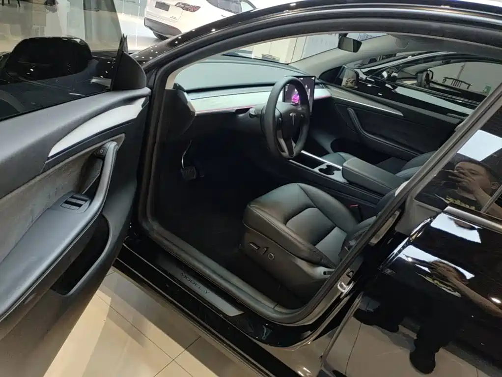 Tesla Model Y 2023 — фото 16