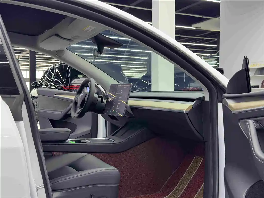 Tesla Model Y 2022 — фото 10