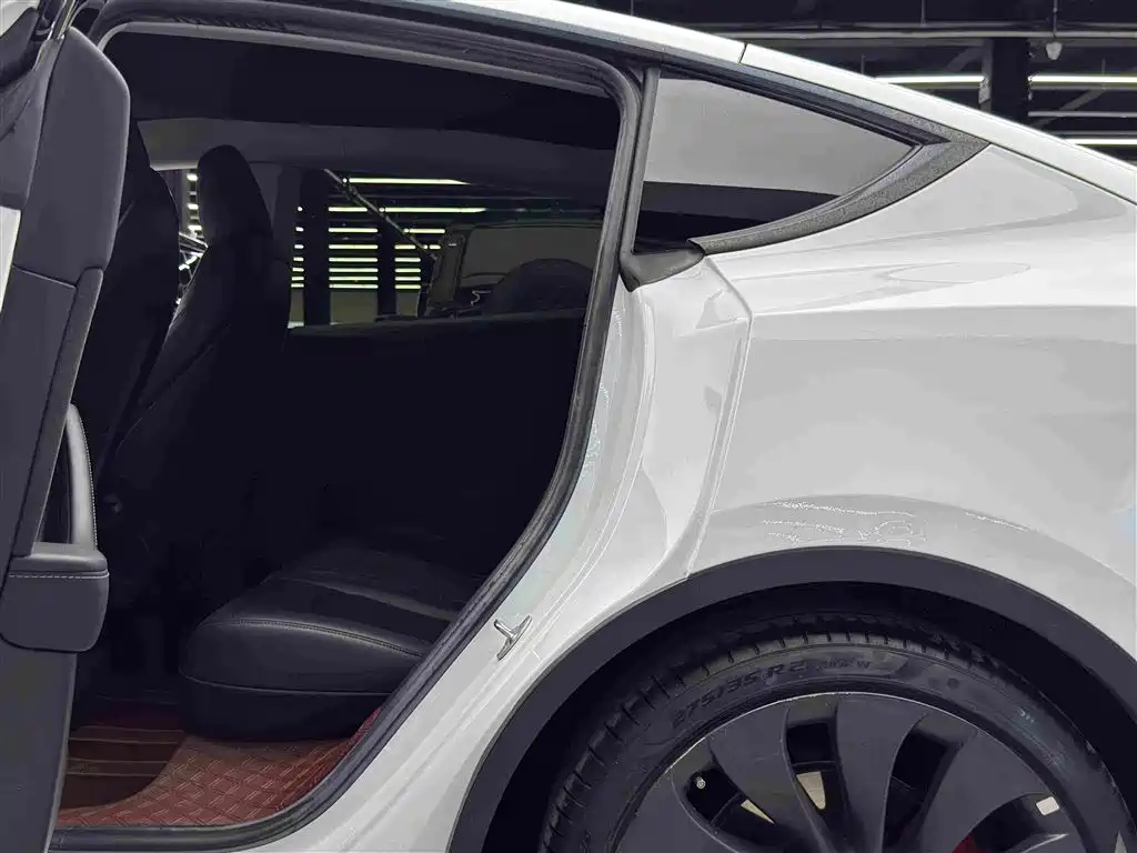 Tesla Model Y 2022 — фото 9