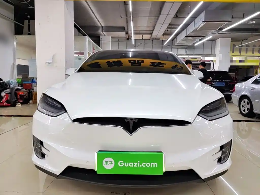 Tesla Model X 2021