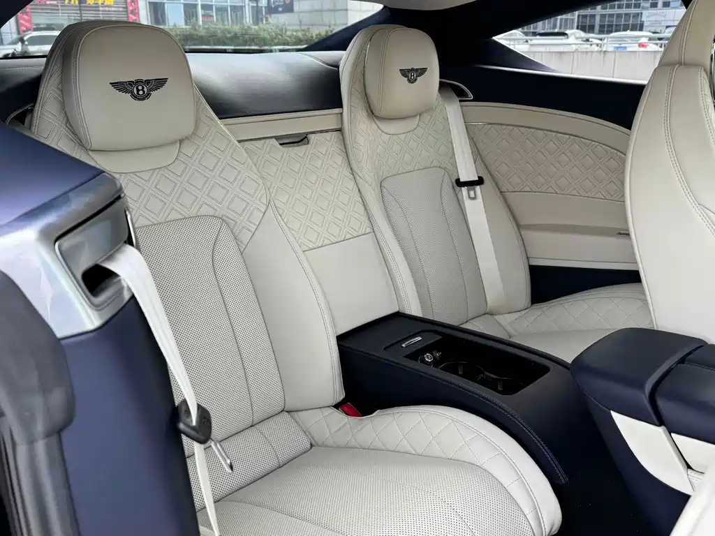 Bentley Continental 2021 — фото 16