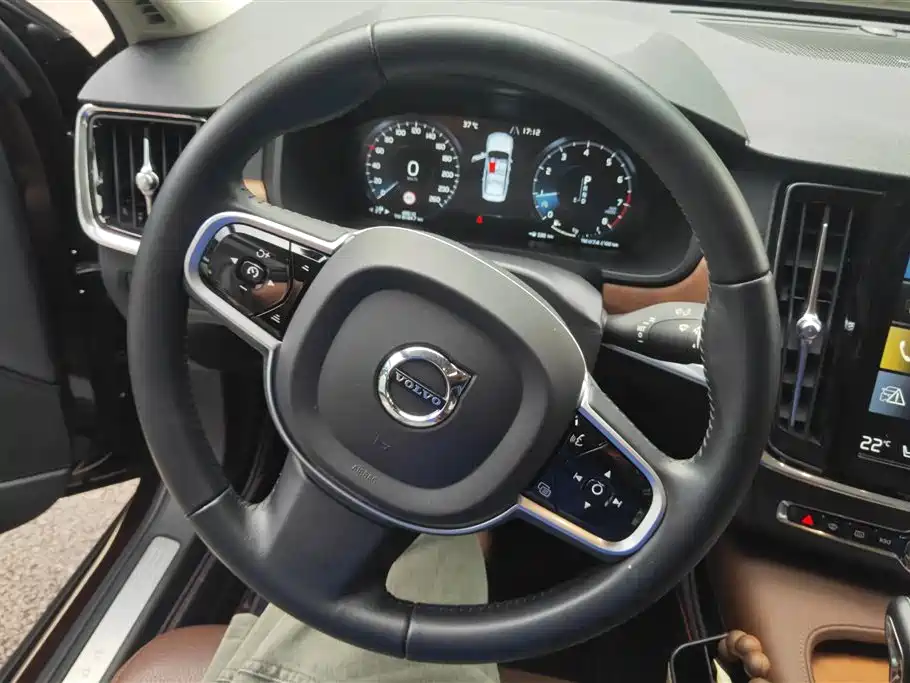 Volvo S90 2018 — фото 15