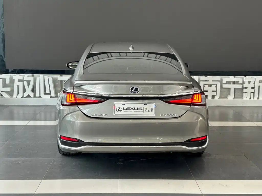 Lexus ES 2021