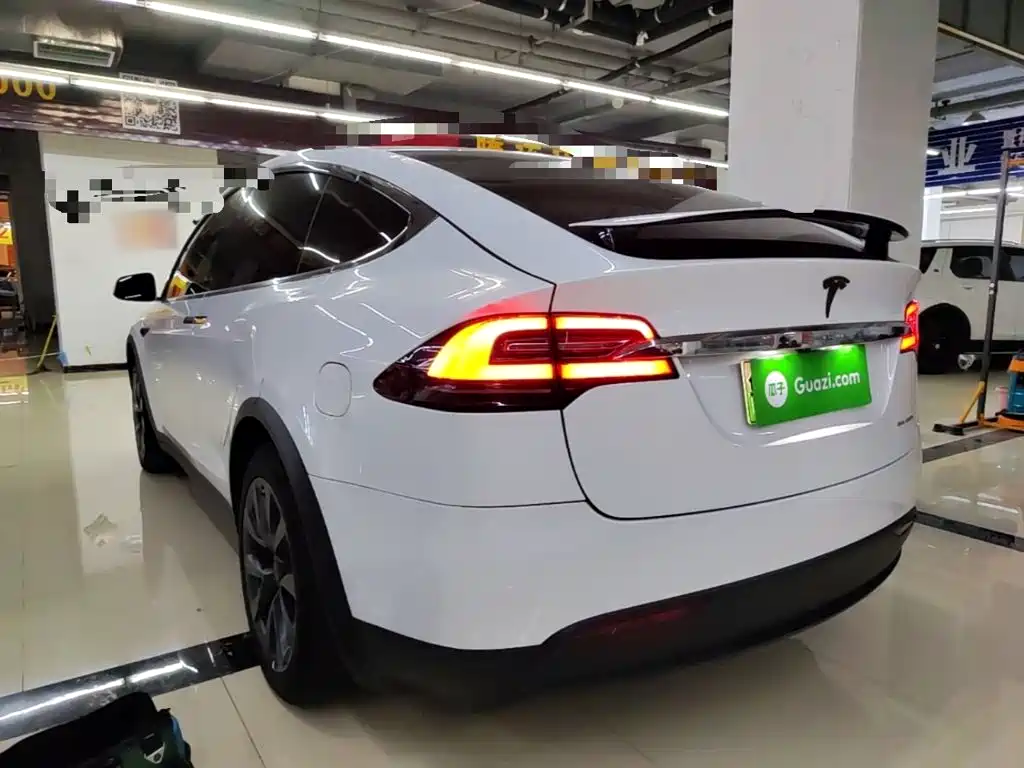 Tesla Model X 2021