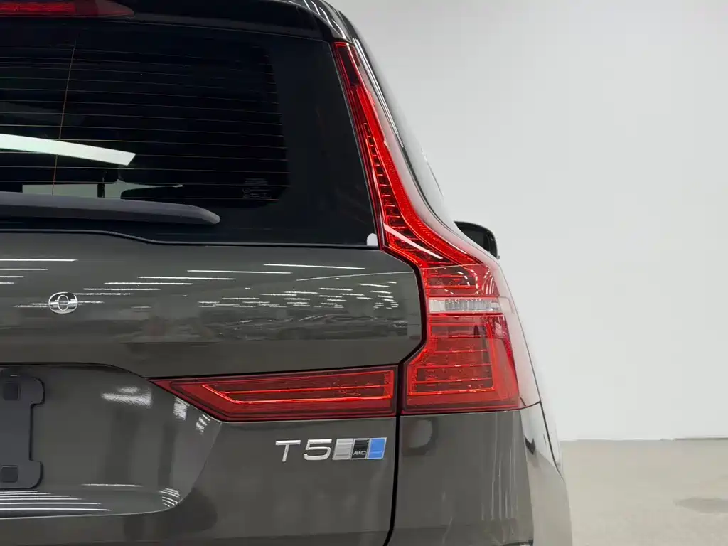 Volvo XC60 2019 — фото 14