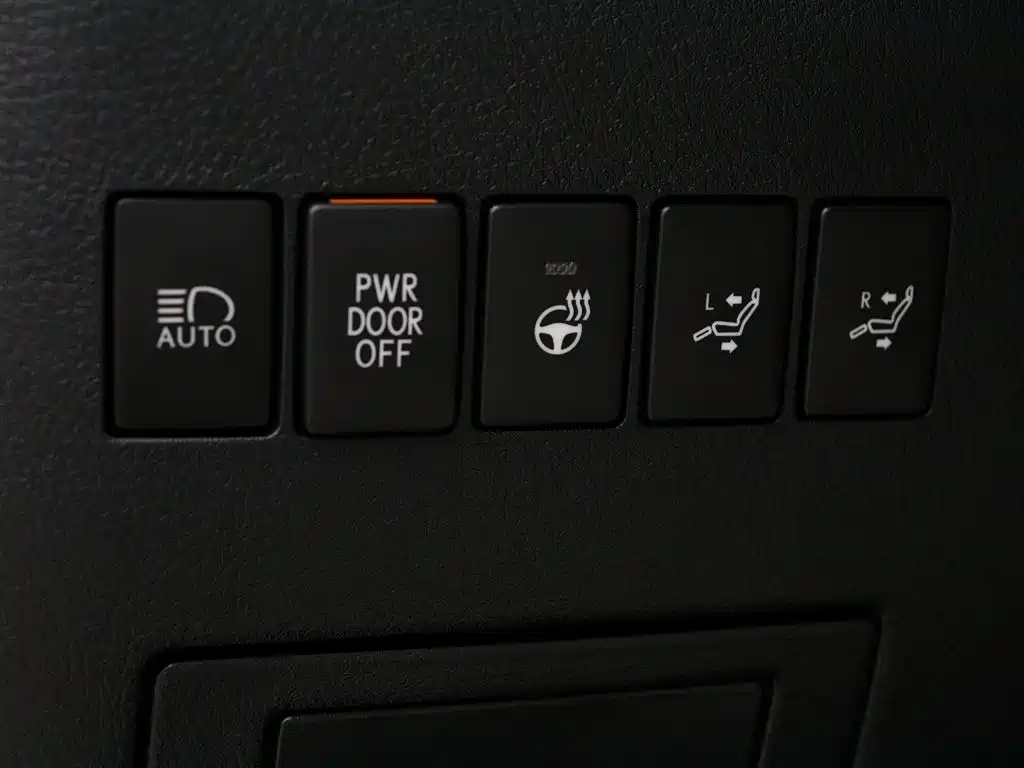Lexus LM 2022 — фото 10