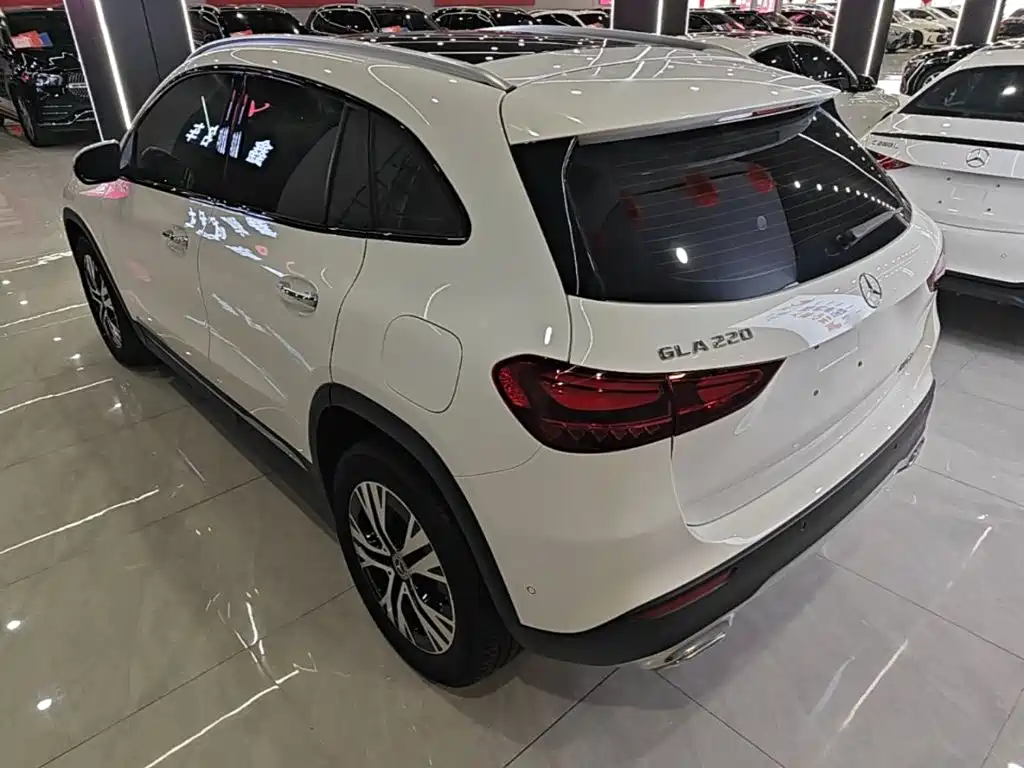 Mercedes-Benz GLA 2024