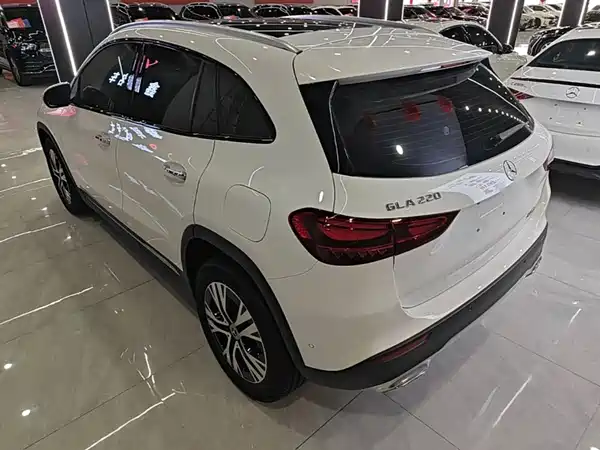 Mercedes-Benz GLA 2024