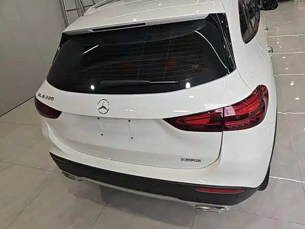 Mercedes-Benz GLA 2024