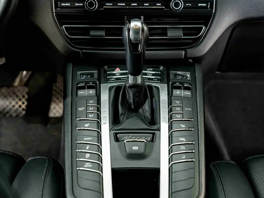 Porsche Macan 2019 — фото 14
