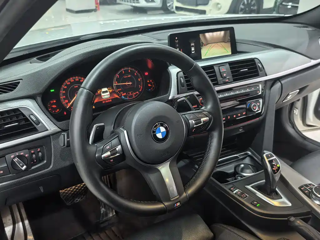 BMW 3 Series 2018 — фото 15