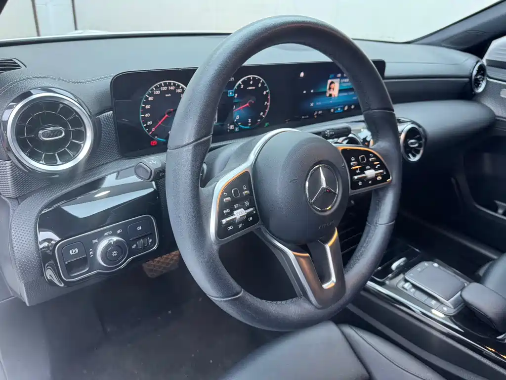 Mercedes-Benz A-Class 2022 — фото 8