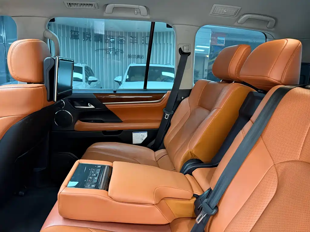 Lexus LX 2019 — фото 12