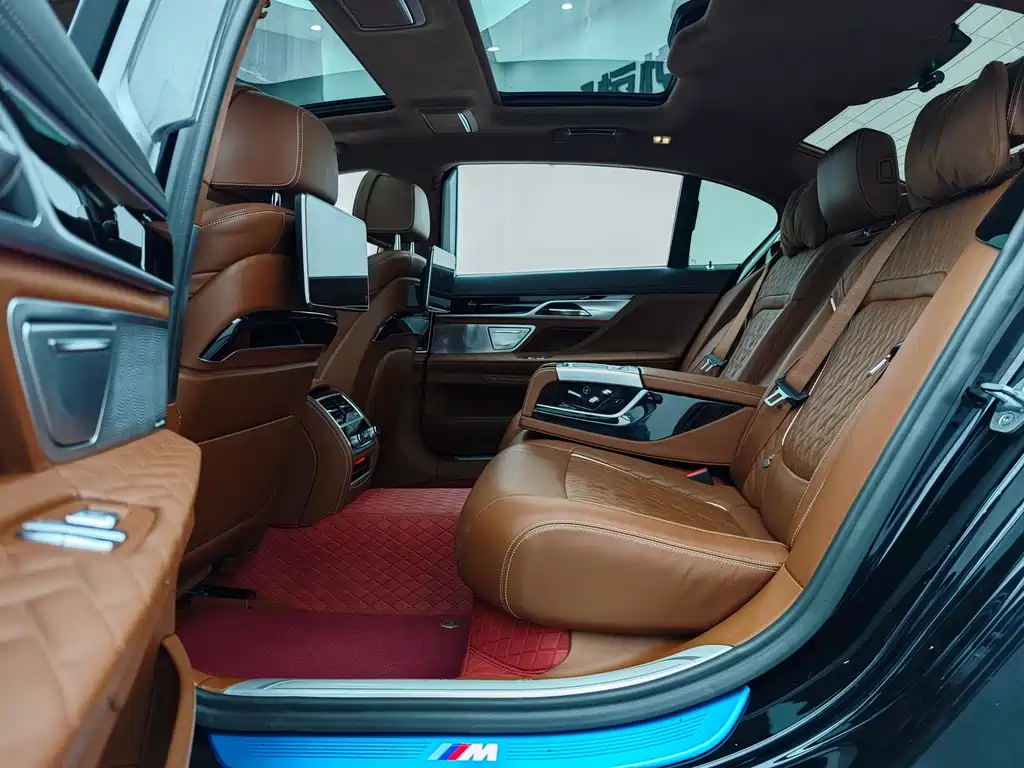 BMW 7 Series 2019 — фото 11