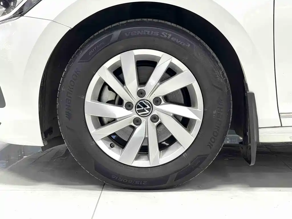 Volkswagen Passat 2022 — фото 11