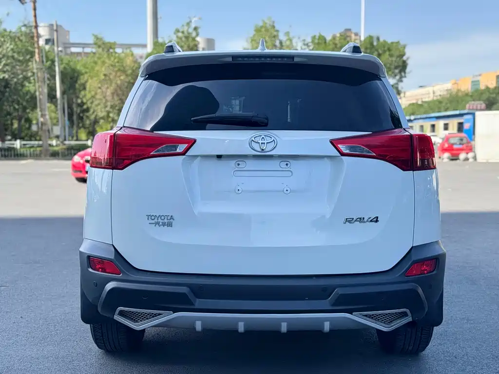 Toyota RAV4 2016 — фото 28