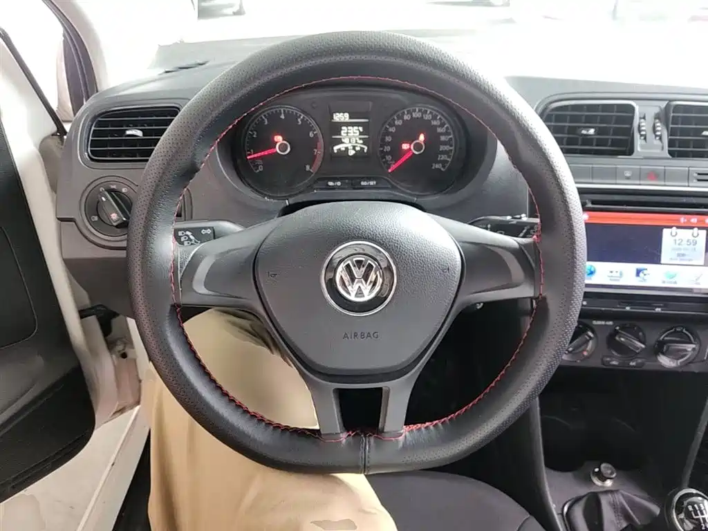 Volkswagen Polo 2018 — фото 11
