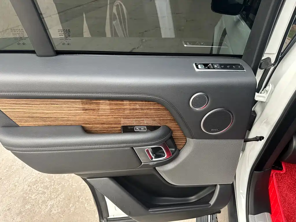 Land Rover Range Rover 2018 — фото 16