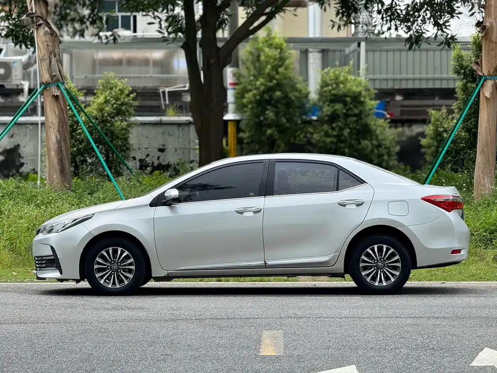 Toyota Corolla 2019 — фото 7