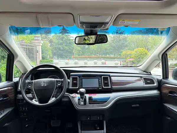 Honda Elysion 2016