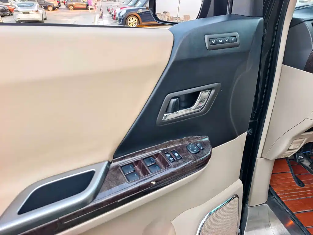 Toyota Alphard 2011 — фото 13