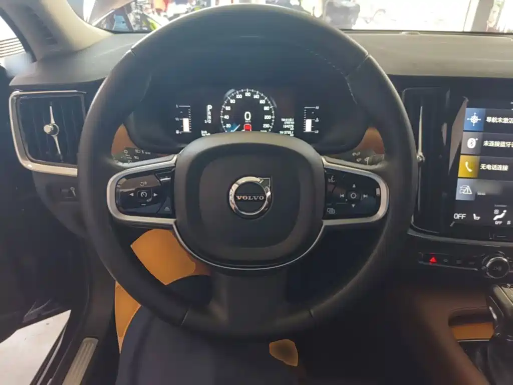 Volvo S90 2018 — фото 11