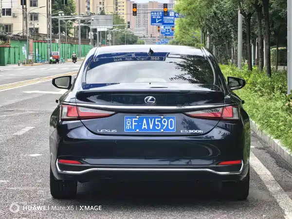 Lexus ES 2021