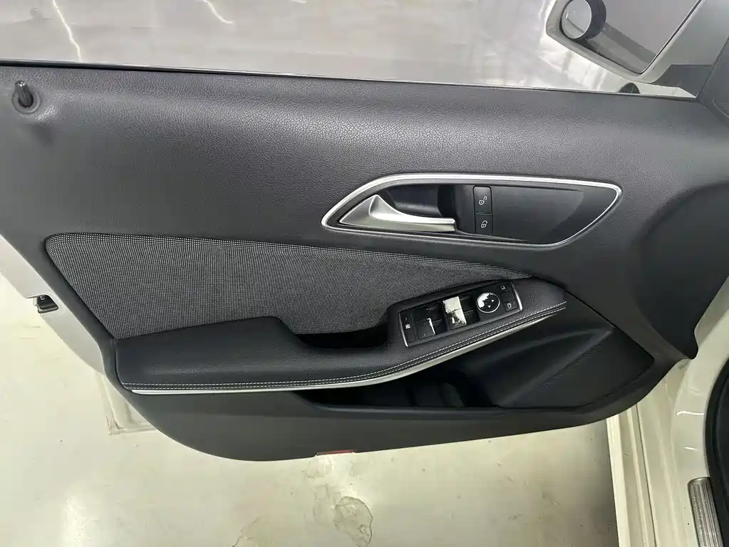 Mercedes-Benz A-Class 2016 — фото 11