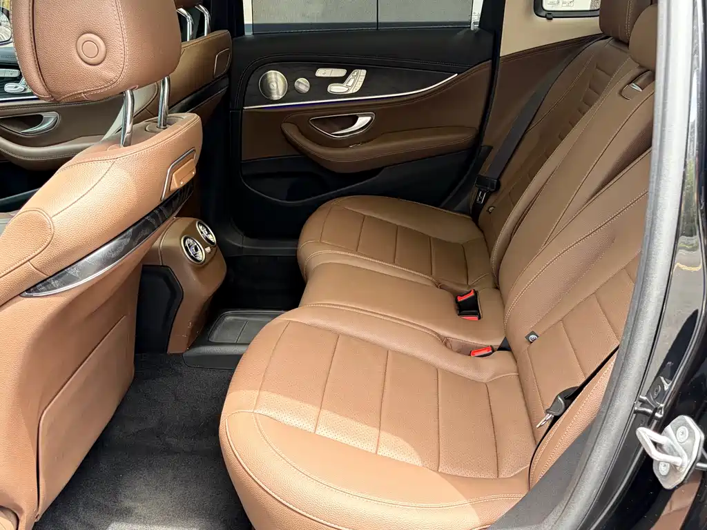 Mercedes-Benz E-Class 2019 — фото 14