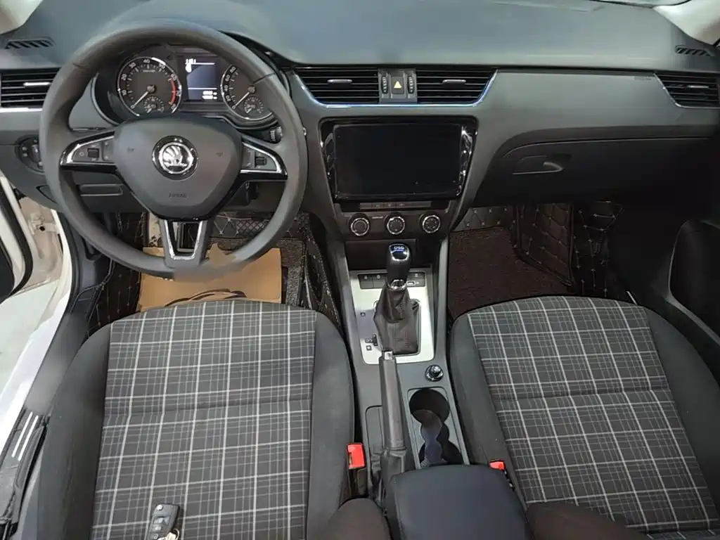 Skoda Octavia 2020 — фото 10
