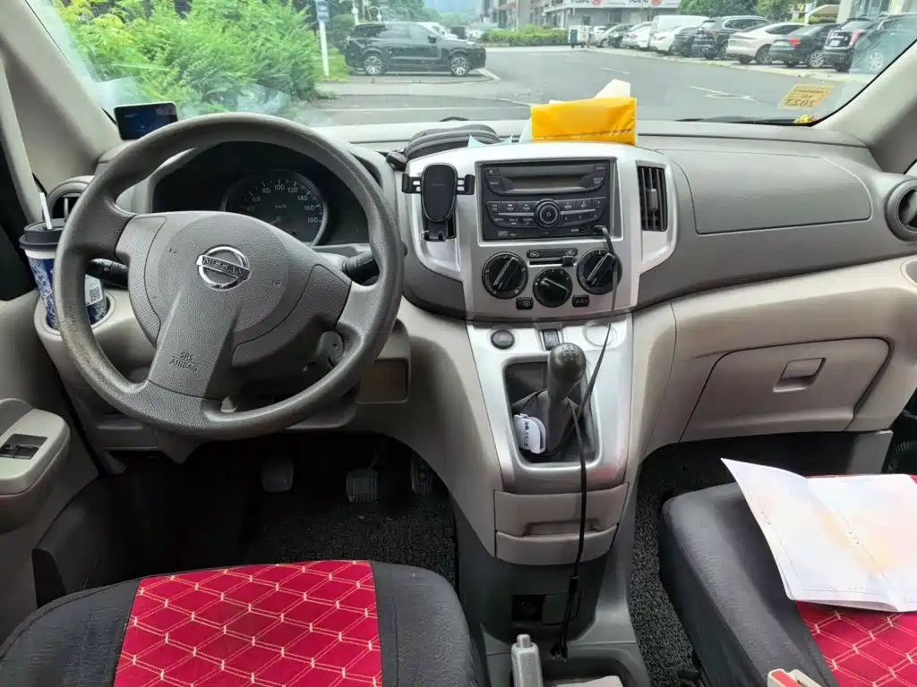 Nissan NV200 2017 — фото 13