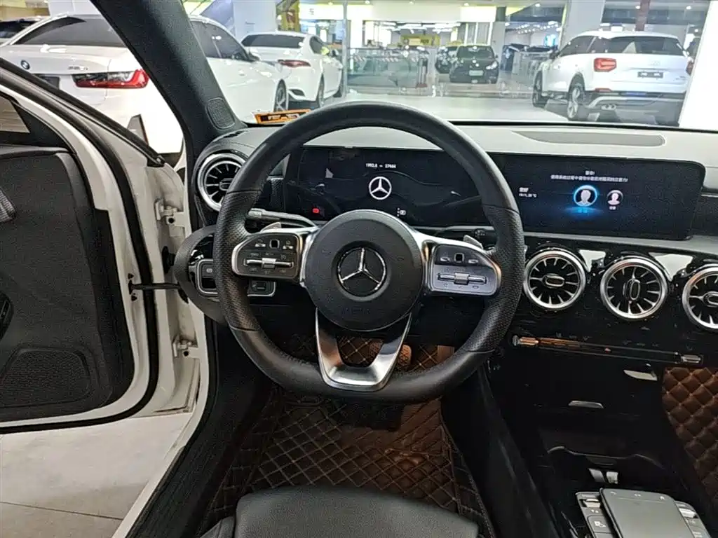 Mercedes-Benz A-Class 2022 — фото 11