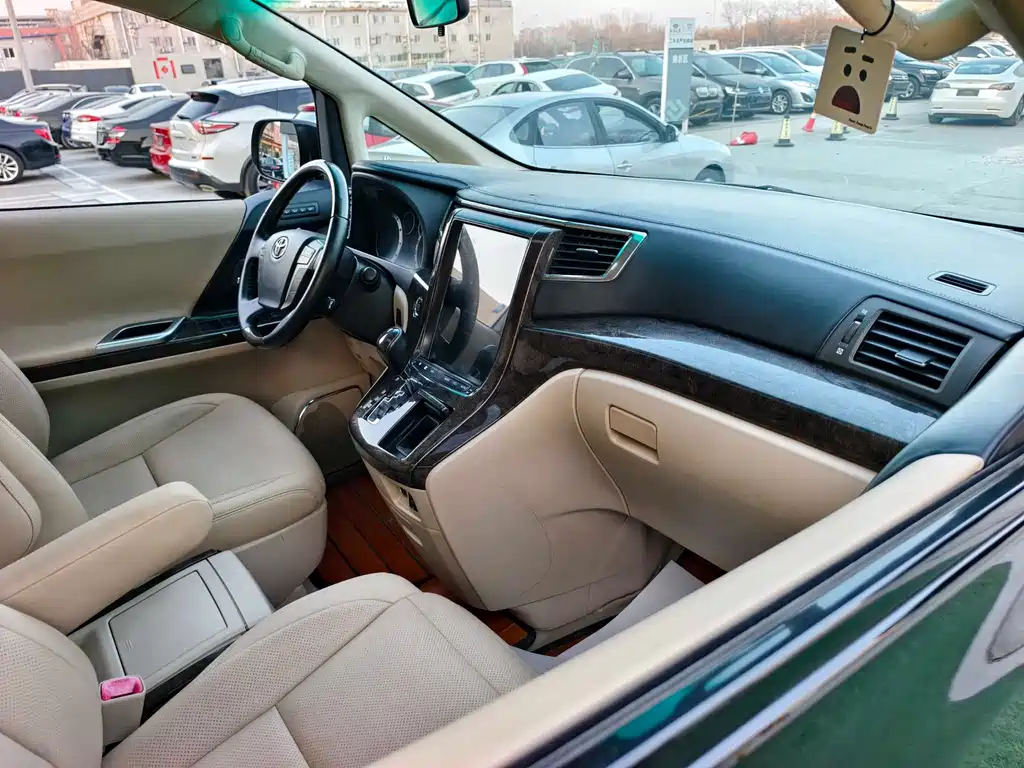 Toyota Alphard 2011