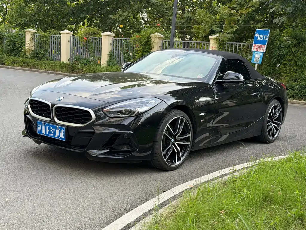 BMW Z4 2025 — фото 1