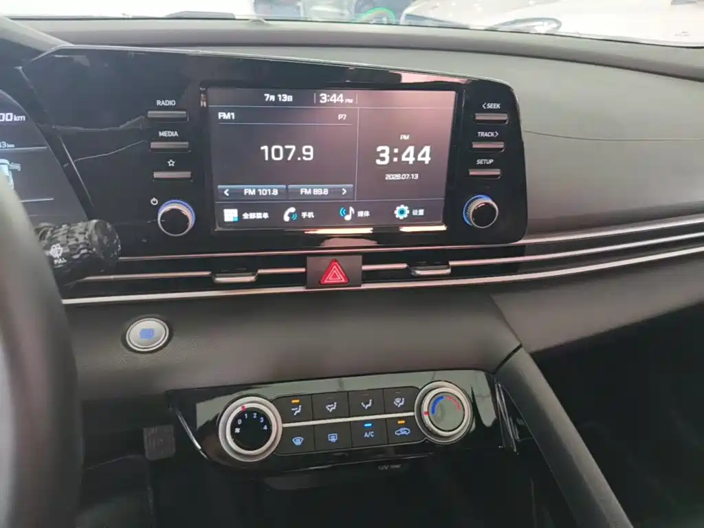 Hyundai Elantra 2021 — фото 13