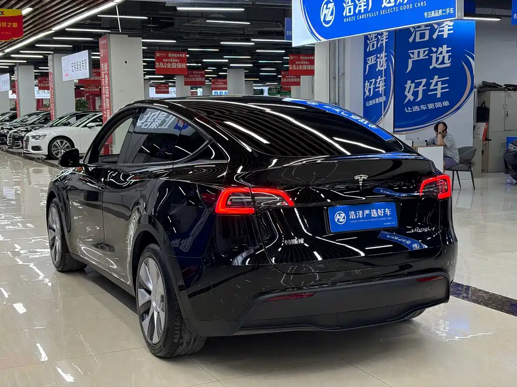 Tesla Model Y 2022 — фото 13