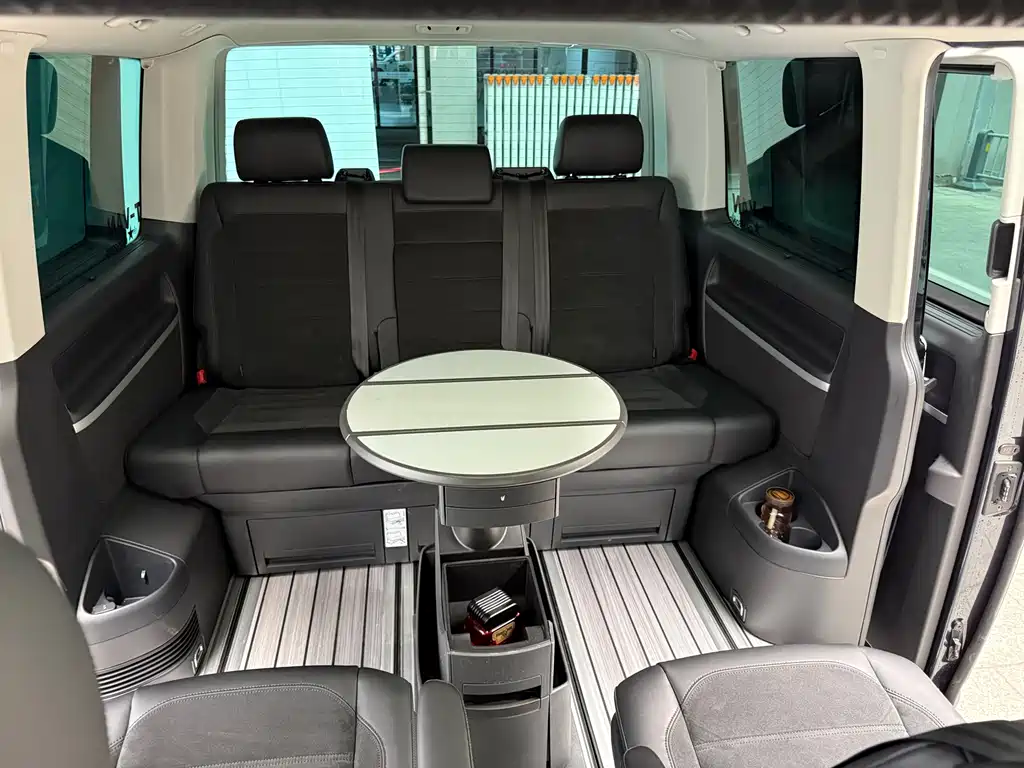 Volkswagen Multivan 2017 — фото 12