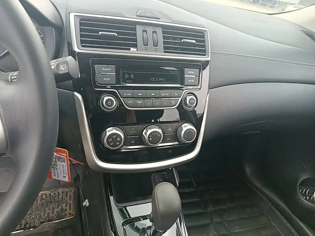 Nissan Tiida 2016 — фото 13