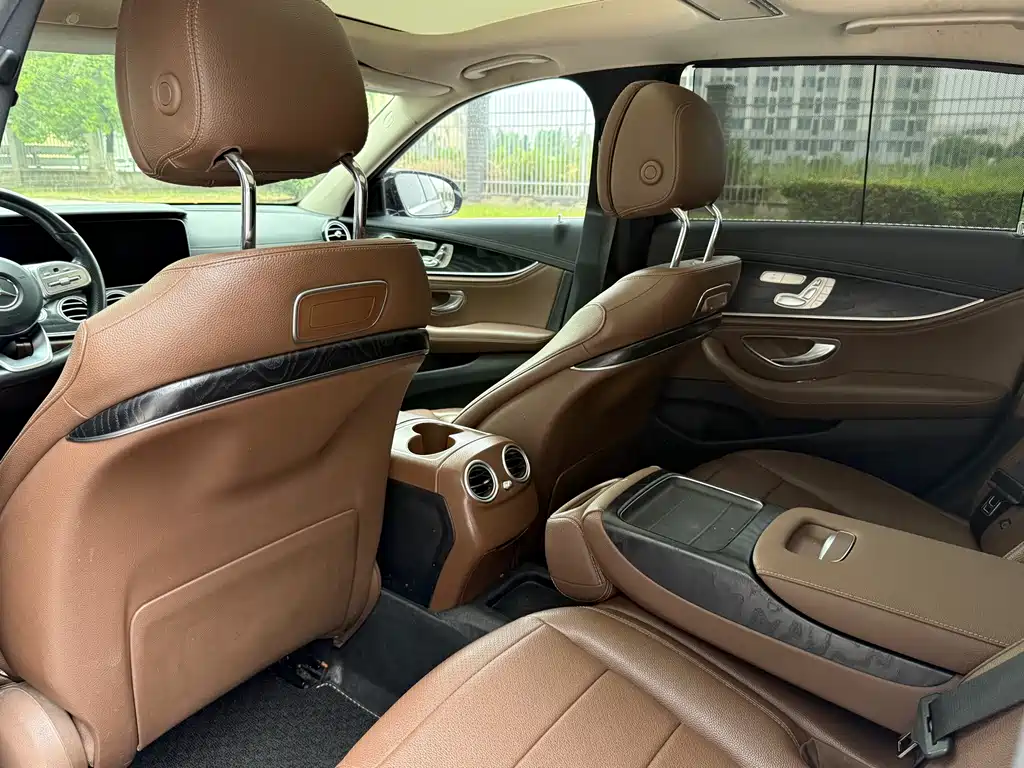 Mercedes-Benz E-Class 2019 — фото 13