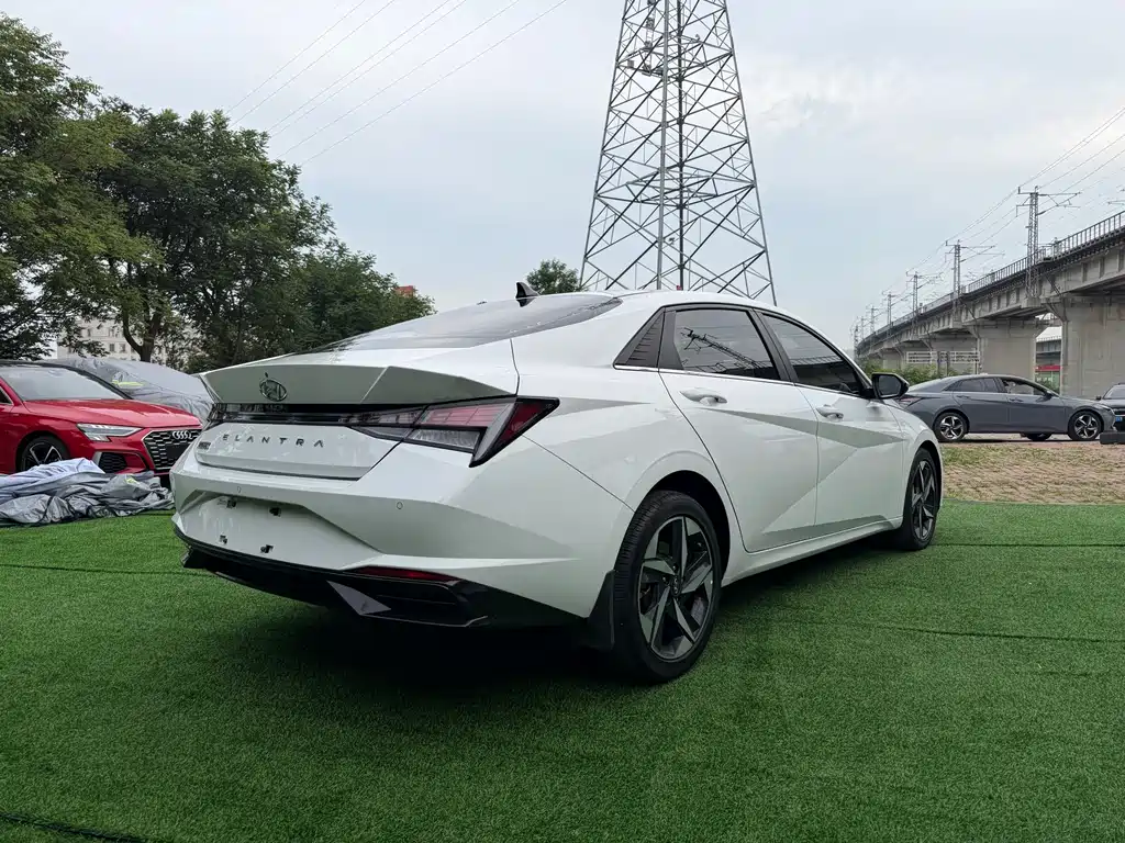 Hyundai Elantra 2022
