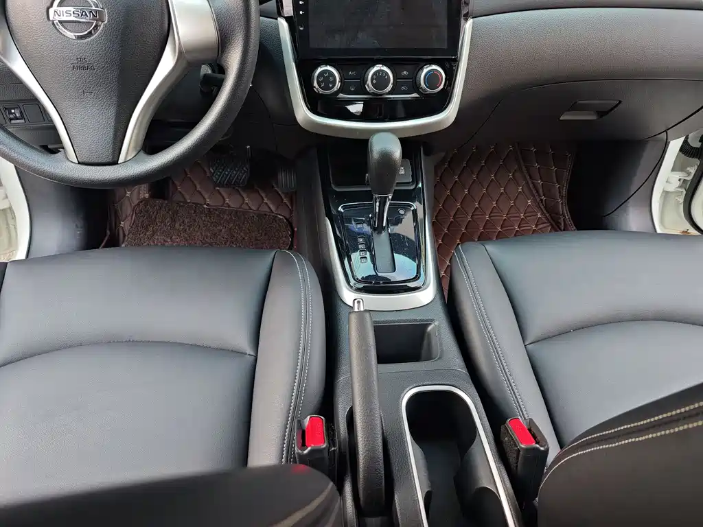 Nissan Tiida 2017 — фото 14