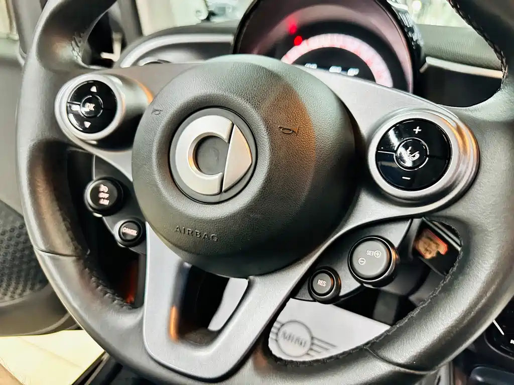 smart Fortwo 2018 — фото 38