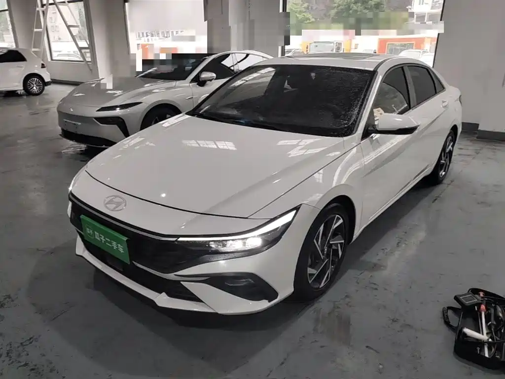 Hyundai Elantra 2023 — фото 1