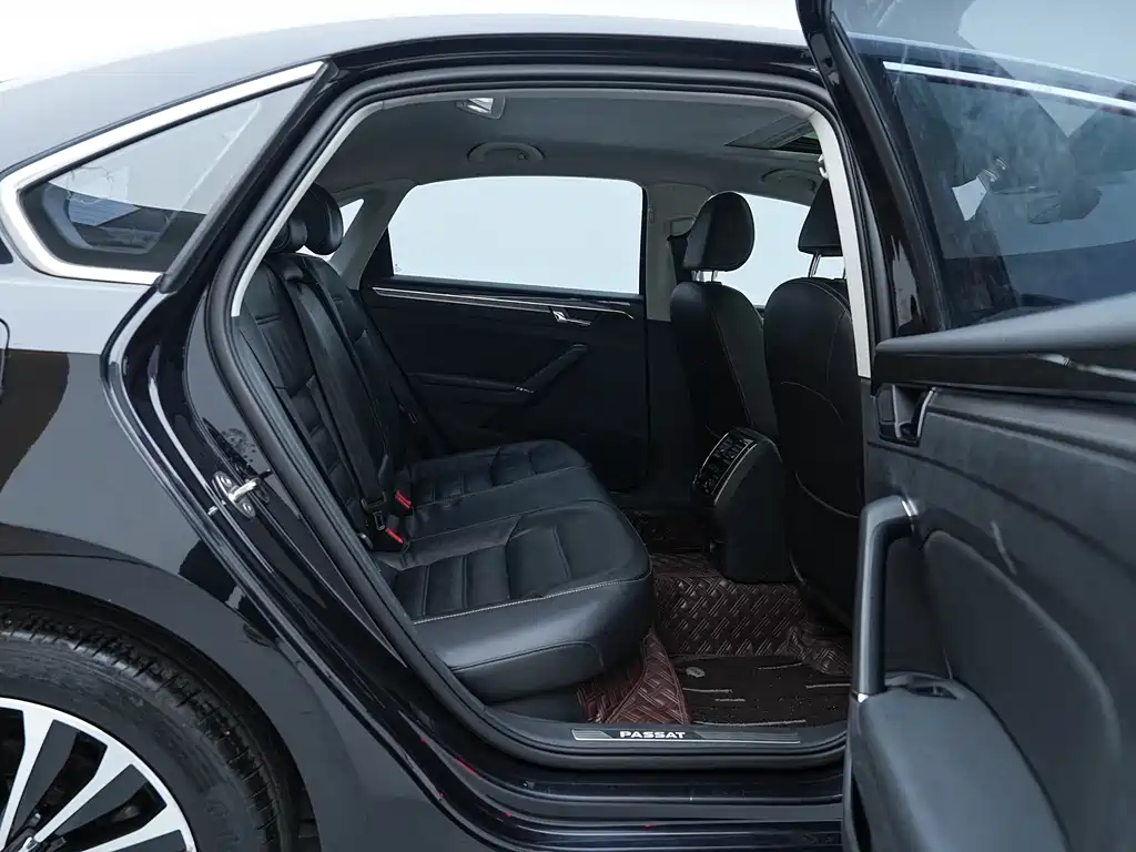 Volkswagen Passat 2017 — фото 19