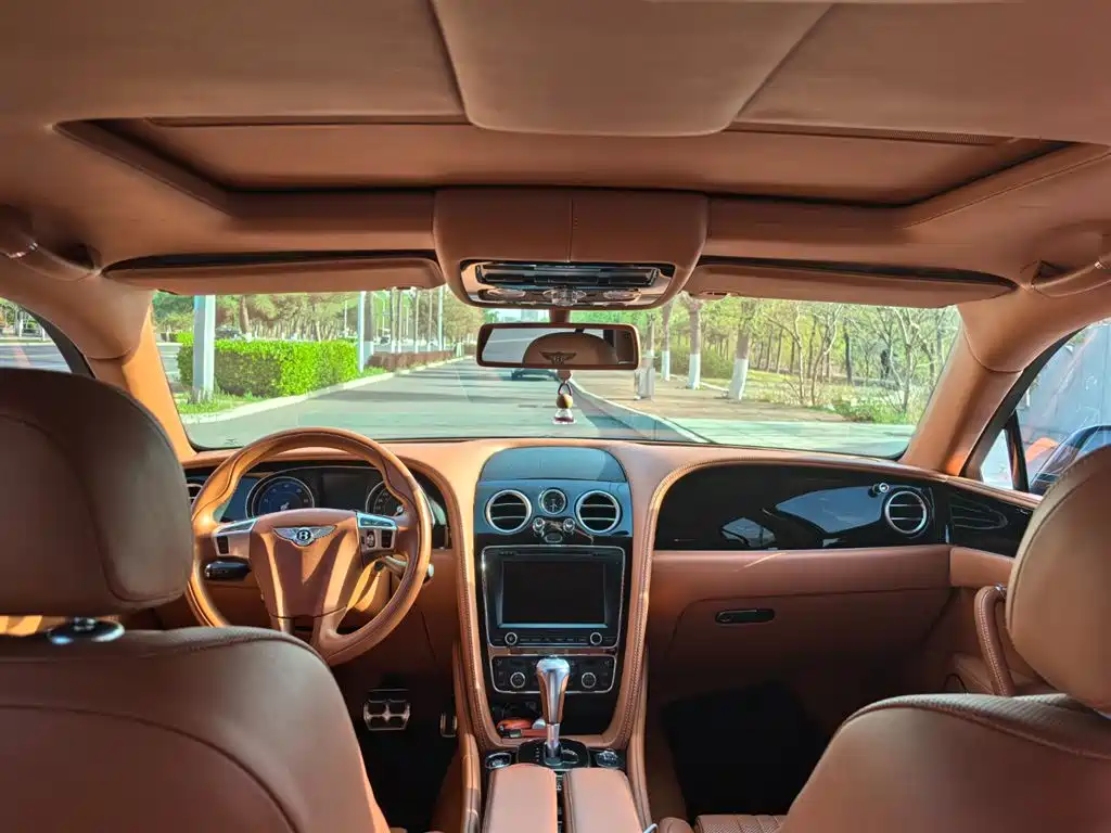 Bentley Flying Spur 2017 — фото 11