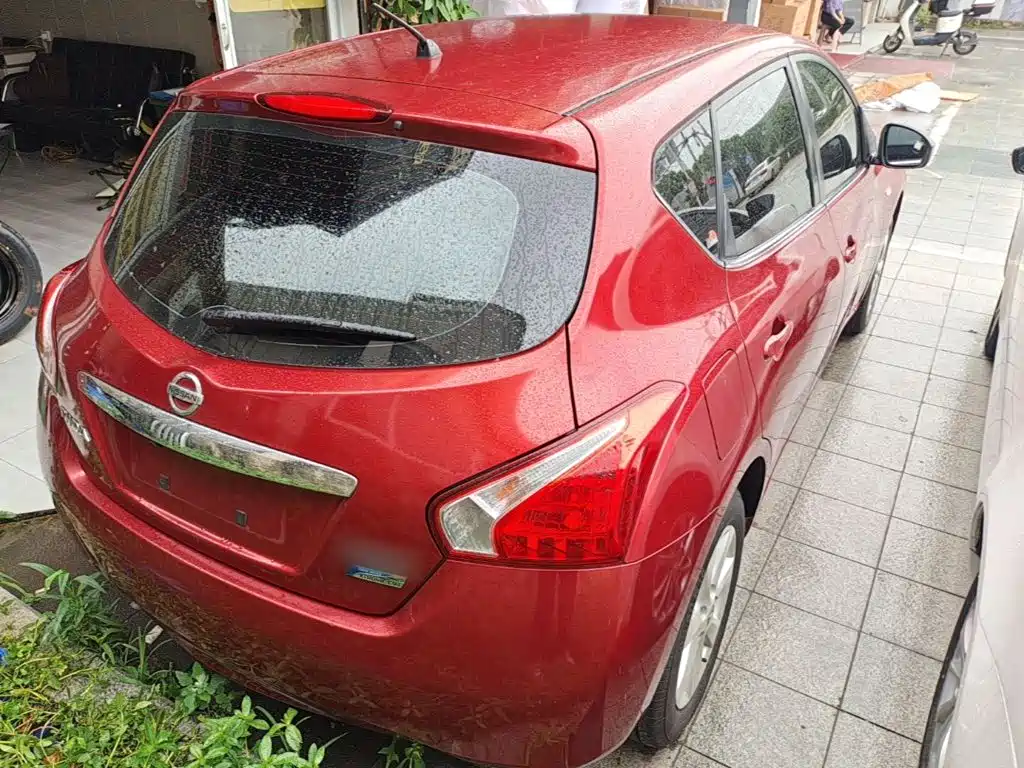 Nissan Tiida 2015