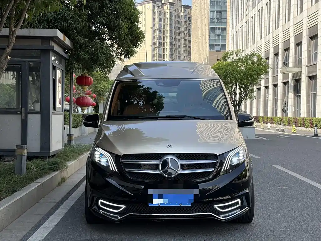 Mercedes-Benz V-Class 2023 — фото 2